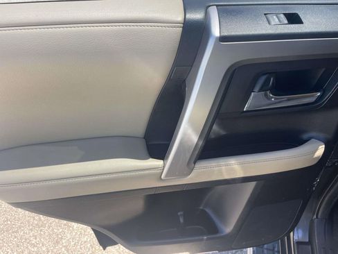 Used 2017 Toyota 4Runner SR5 Premium RWD image 10