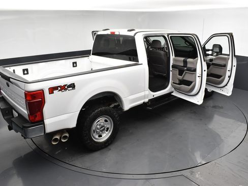 Used 2021 Ford F250 XLT w/ FX4 Off-Road Package AWD/4WD image 28