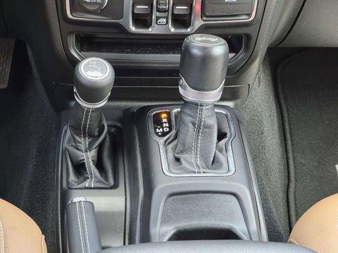 Used 2022 Jeep Wrangler Unlimited Sahara w/ LED Lighting Group AWD/4WD image 27