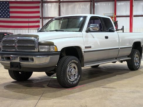 Used 1997 Dodge Ram 2500 Truck 4x4 Club Cab image 1