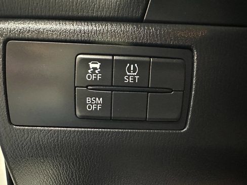 Used 2015 MAZDA MAZDA3 i Touring image 17