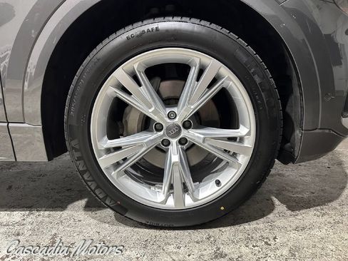 Used 2019 Audi Q8 Prestige w/ Luxury Package AWD/4WD image 34