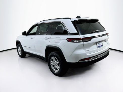 Used 2023 Jeep Grand Cherokee Laredo AWD/4WD image 7