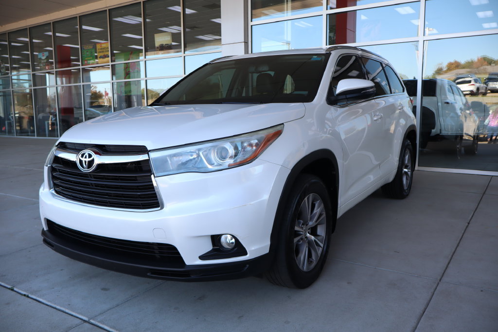 Used 2015 Toyota Highlander XLE AWD/4WD image 3