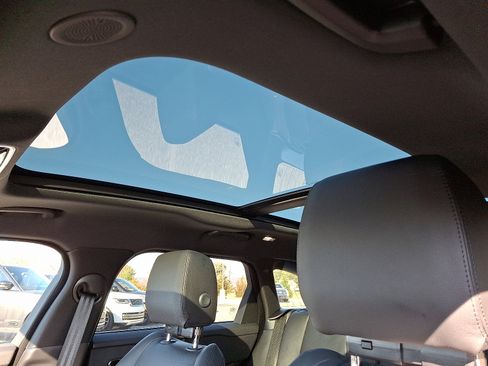 New 2025 Land Rover Range Rover Velar Dynamic SE image 11