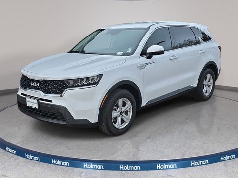 Used 2023 Kia Sorento LX image 1
