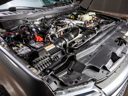 Used 2024 Ford F350 Platinum w/ Tremor Off-Road Package image 41