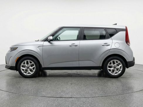 Used 2025 Kia Soul LX w/ LX Technology Package FWD image 5