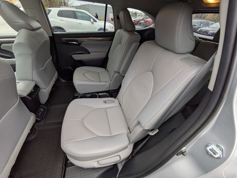 Used 2021 Toyota Highlander Limited image 20