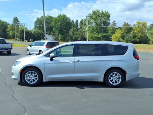 Used 2023 Chrysler Voyager LX FWD image 2