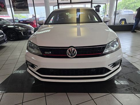 Used 2017 Volkswagen Jetta GLI FWD image 2