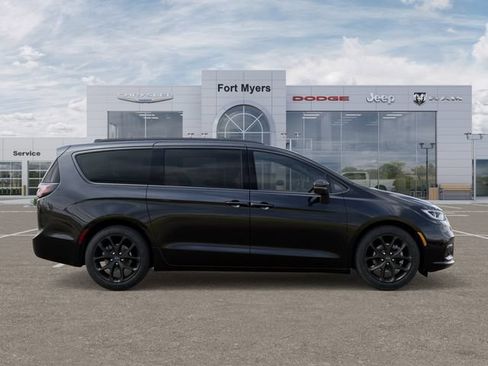 New 2026 Chrysler Pacifica Limited w/ S Appearance Package FWD image 21