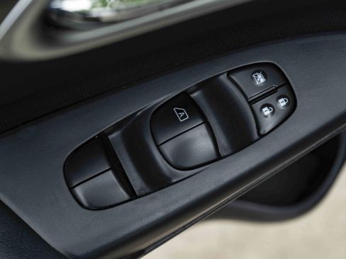 Used 2017 Nissan Sentra SV FWD image 33