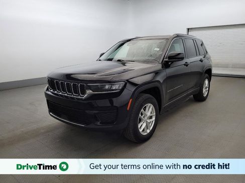 Used 2023 Jeep Grand Cherokee Laredo image 1