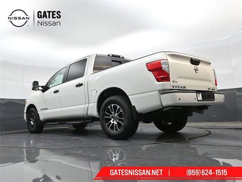Used 2024 Nissan Titan SV w/ SV Convenience Package image 38