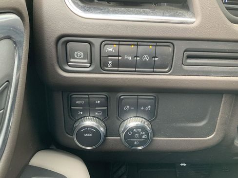 Used 2023 GMC Yukon SLT image 36