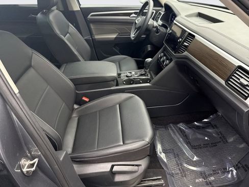 Used 2022 Volkswagen Atlas SE w/ Panoramic Sunroof Package image 16
