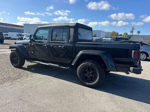 Used 2022 Jeep Gladiator Overland AWD/4WD image 8