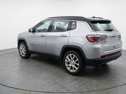 Used 2025 Jeep Compass Limited image 5