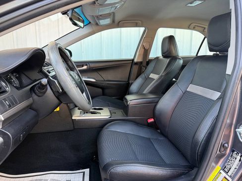 Used 2012 Toyota Camry SE FWD image 12