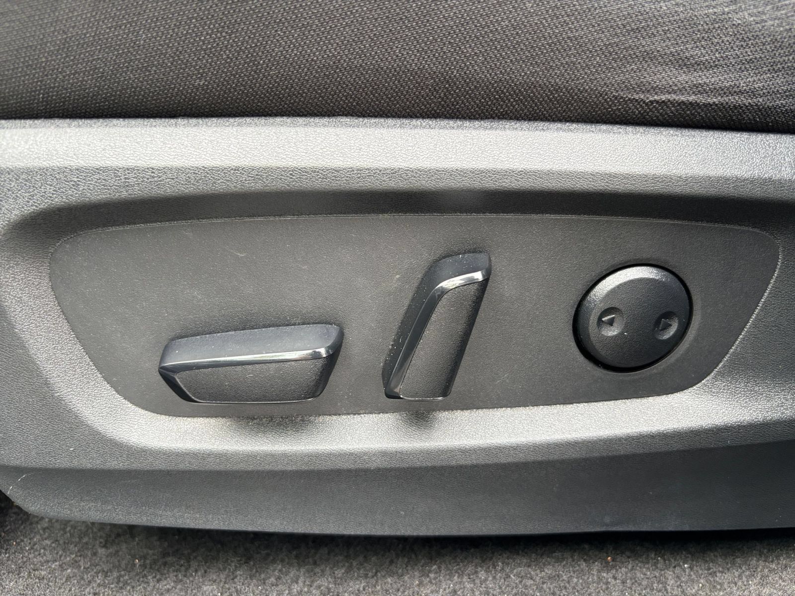 Used 2025 Nissan Pathfinder SV FWD image 21