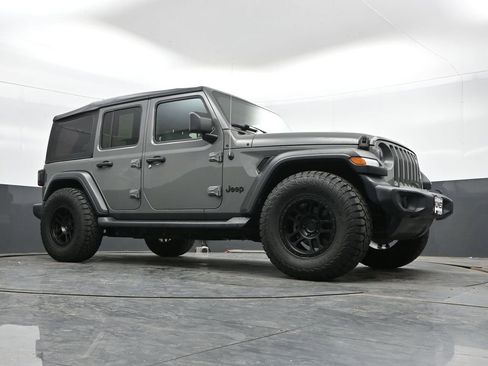 Used 2019 Jeep Wrangler Unlimited Sport S AWD/4WD image 40