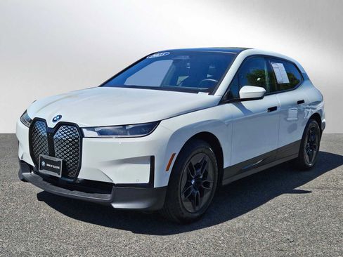 Used 2025 BMW iX xDrive50 image 7