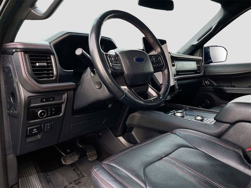 Used 2023 Ford Expedition Limited image 9