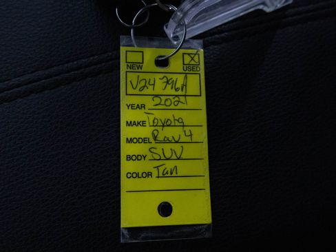 Used 2021 Toyota RAV4 XLE Premium image 31