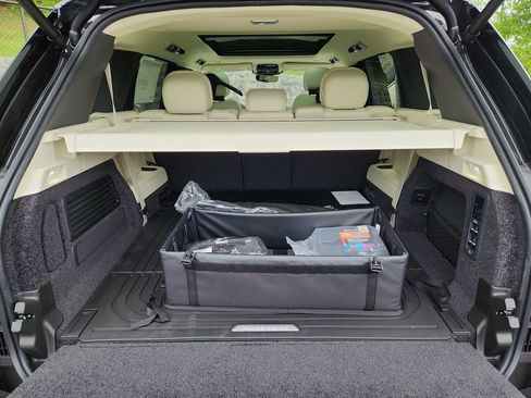 New 2026 Land Rover Range Rover Long Wheelbase SE AWD/4WD image 13