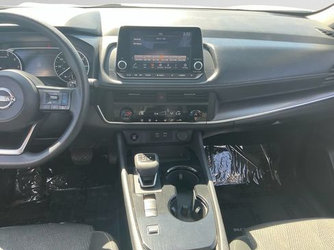 Used 2024 Nissan Rogue SV FWD image 11