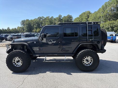 Used 2018 Jeep Wrangler Unlimited Sport S AWD/4WD image 4