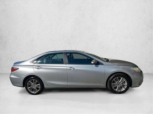 Used 2016 Toyota Camry SE image 4