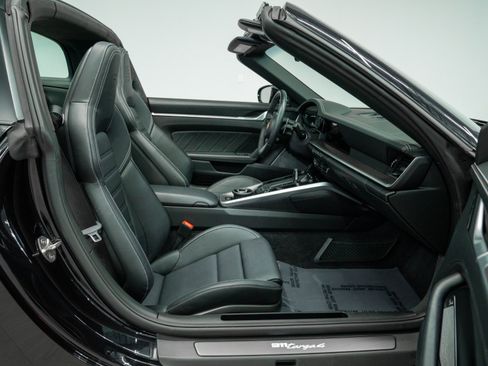 Used 2024 Porsche 911 Targa 4 w/ Sport Package AWD/4WD image 35