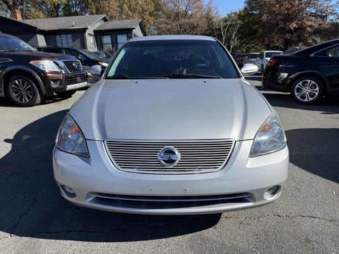 Used 2004 Nissan Altima 3.5 SE image 2