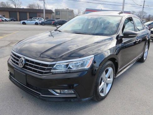Used 2017 Volkswagen Passat 1.8T SE image 1
