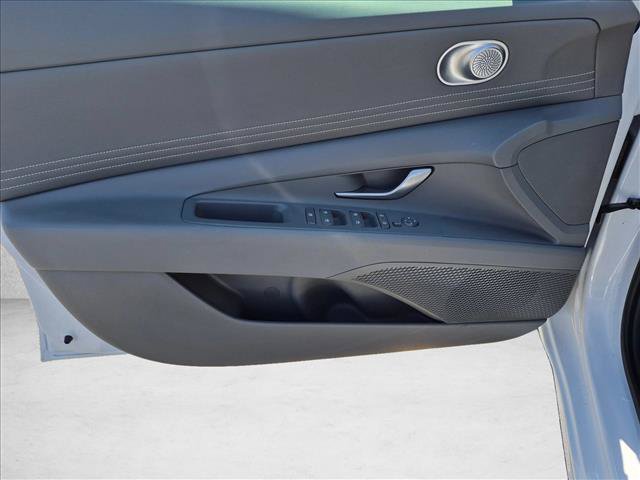 Certified 2025 Hyundai Elantra SEL FWD image 29