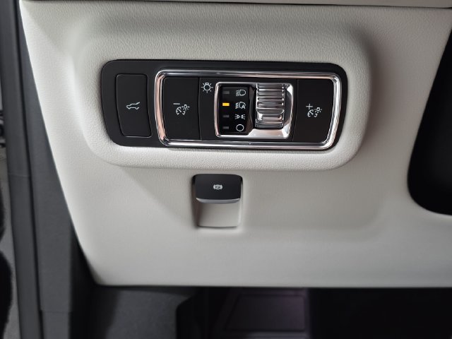 New 2026 Lincoln Nautilus Premier AWD/4WD image 23