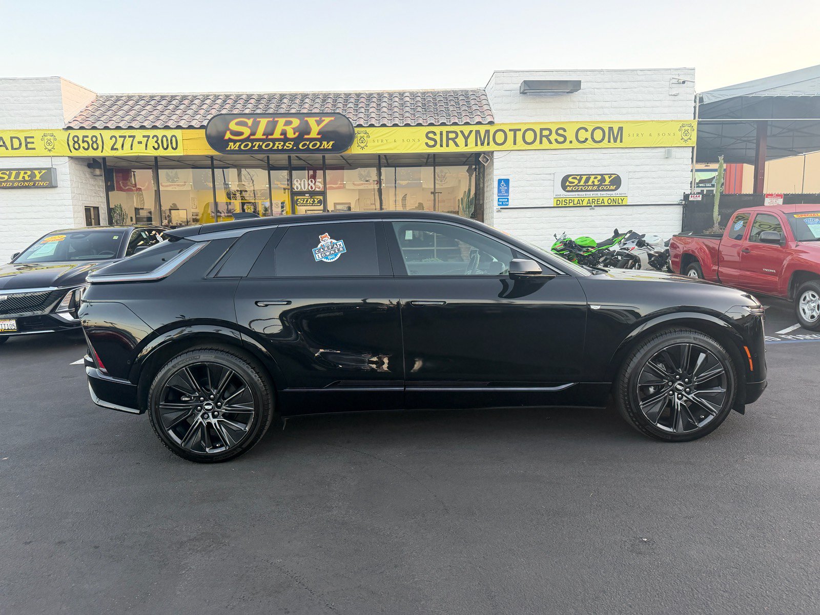 Used 2024 Cadillac Lyriq Sport AWD/4WD image 2