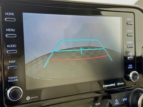 Used 2021 Toyota Highlander XLE image 23