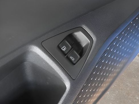 Used 2024 Volkswagen Jetta SE image 32