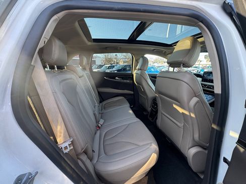 Used 2021 Lincoln Nautilus Reserve image 23