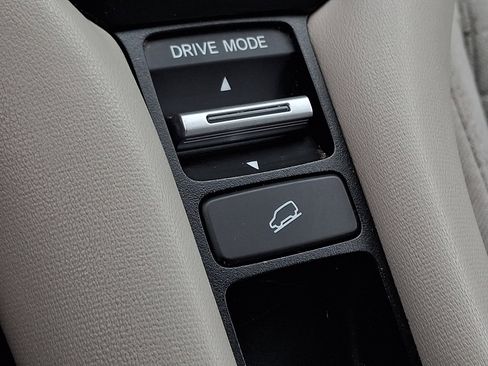 Used 2023 Honda HR-V LX image 24