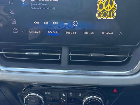 Used 2025 Chevrolet Trax LT w/ Driver Confidence Package image 10