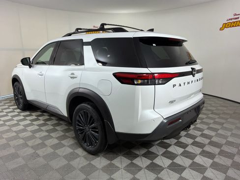 New 2026 Nissan Pathfinder SL w/ SL Premium Package FWD image 3
