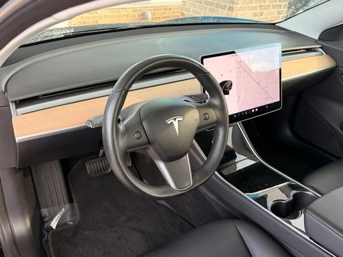 Used 2018 Tesla Model 3 Mid Range RWD image 15