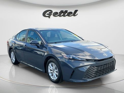 Used 2025 Toyota Camry LE w/ Convenience Package image 10