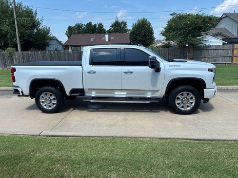 Used 2025 Chevrolet Silverado 3500 High Country w/ High Country Premium Package AWD/4WD image 4