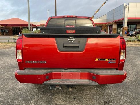 Used 2018 Nissan Frontier Desert Runner RWD image 6