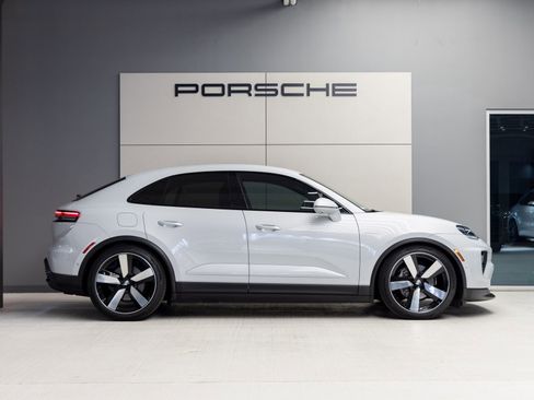 Certified 2025 Porsche Macan Electric RWD image 8
